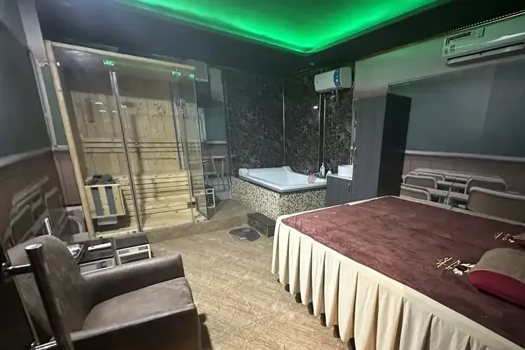 胡志明市絲襪按摩 2