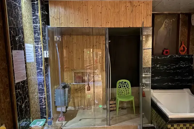 胡志明市絲襪按摩 14