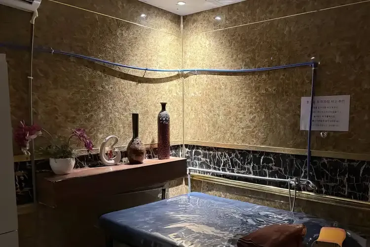 胡志明市絲襪按摩 17